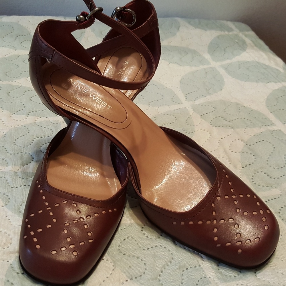 Women's nine west size 6.5 leather strap heels